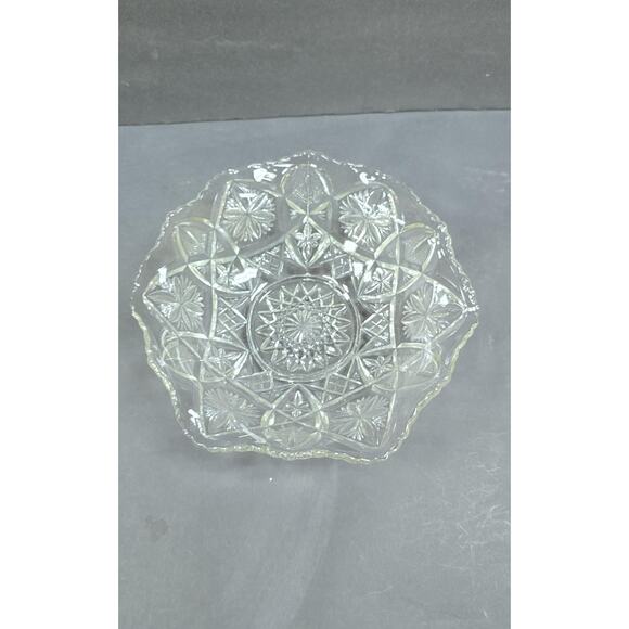 Clear Pressed Glass Serving Bowl Scalloped Edge Starburst Pattern Decor - Picture 3 of 6